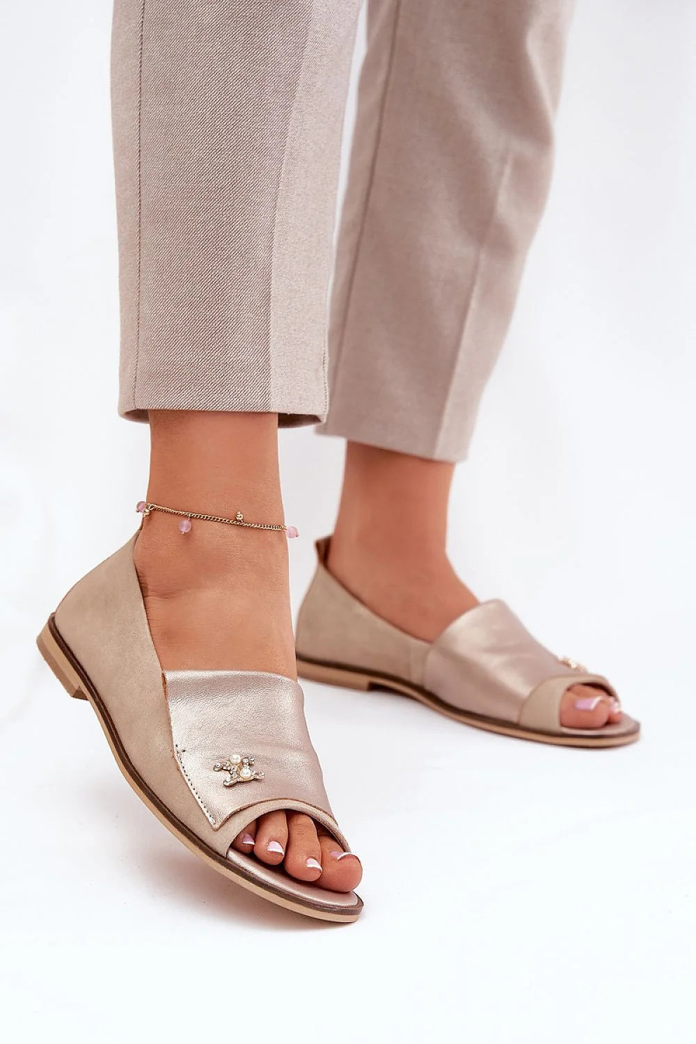 Ballerines Step in style en cuir et daim naturel ouvertes à l'avant élégance beige doré confort talon plat femmes