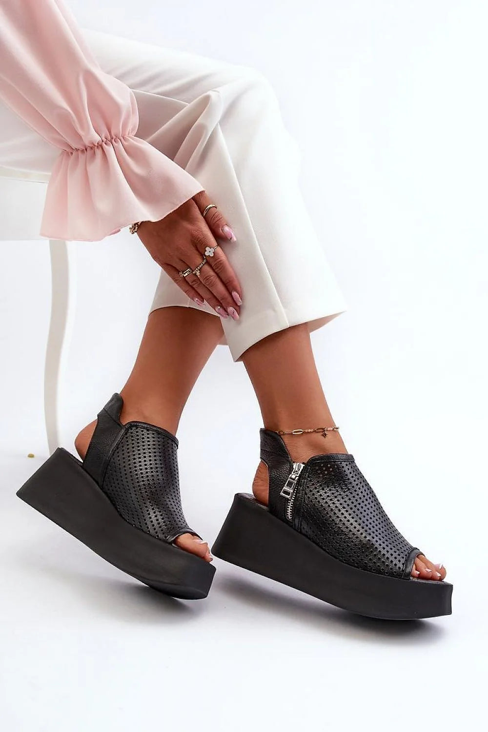 Sandales à semelles compensées pour femmes cuir naturel zip motif ajouré talon compensé noir style estival