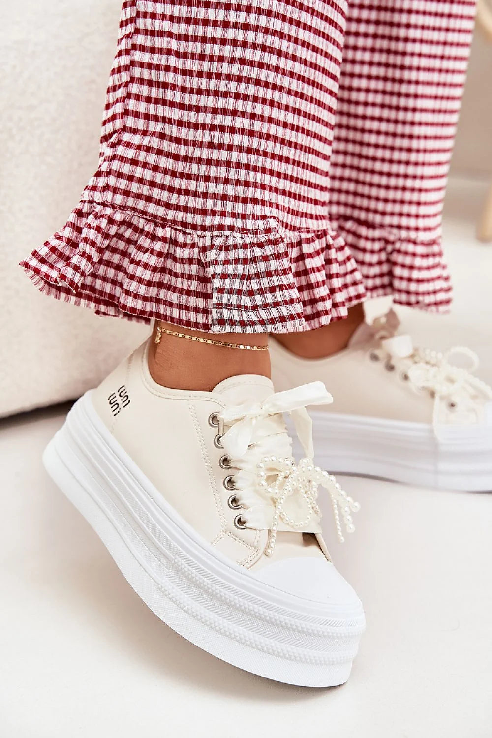 Baskets féminines en cuir artificiel plateforme massive laces perlées style moderne confortable pour tenues décontractées femmes