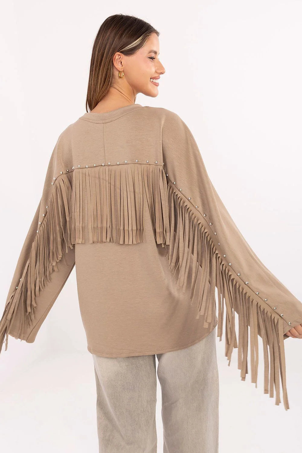 sweatshirt oversize taupe col rond jersey doux coupe ample hanches manches longues franges suédine clous argentés bohème viscose