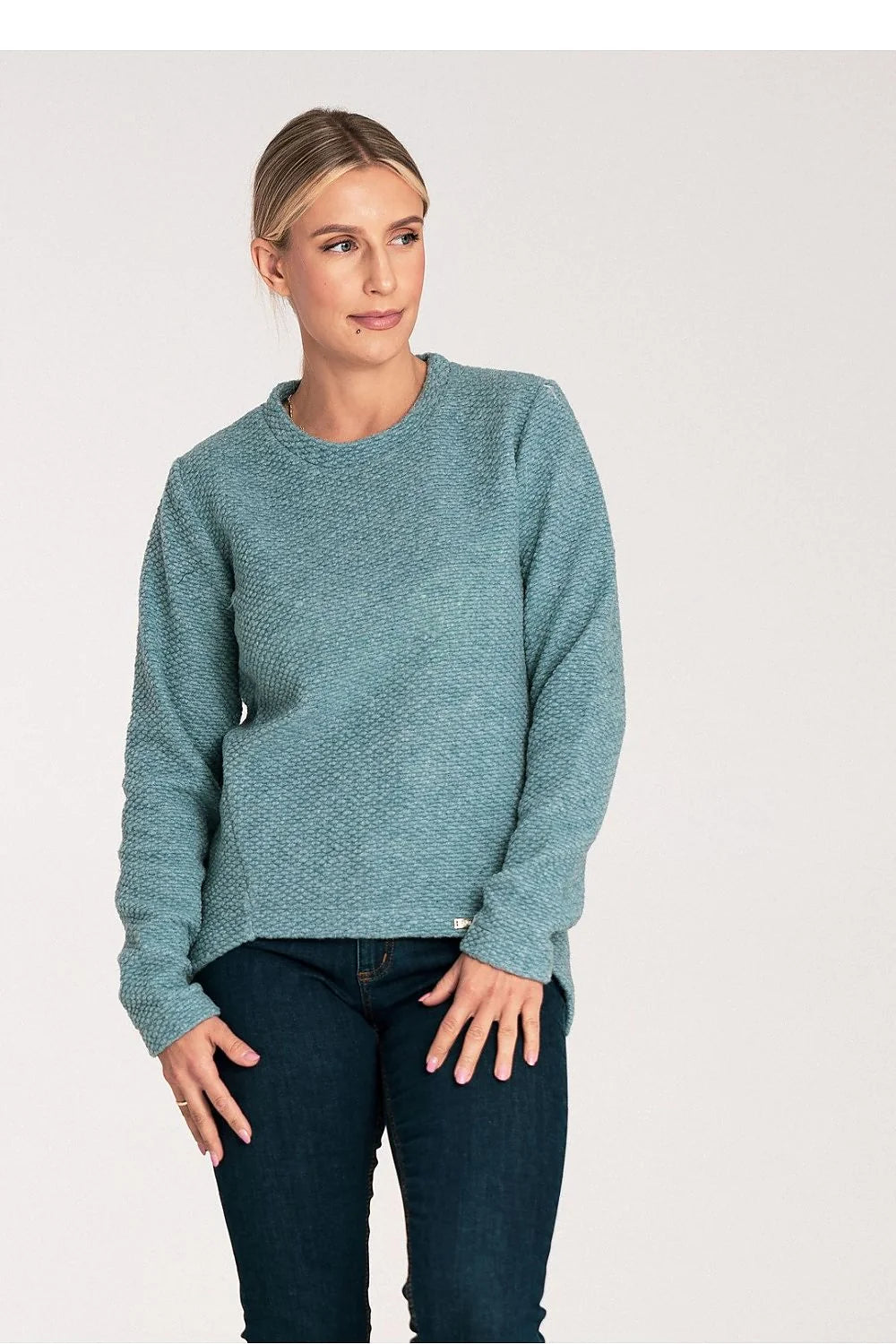 Pull pour femme longues manches en laine acrylique et polyester texture relie asimetrique bleu vert coupe droite
