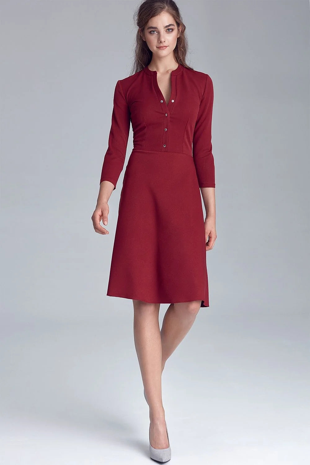 Robe femme bordeaux jersey classique élégante ajustée manches trois-quarts boutons avant silhouette raffinée soirée