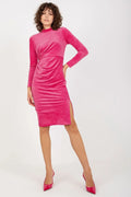 Robe de soirée élégante en velours manches longues col montant fente détails drapés rose vif femme soirée