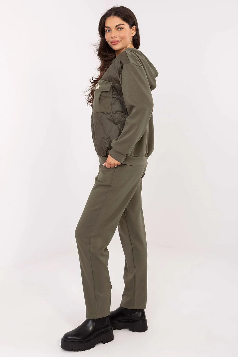 ensemble survêtement femme kaki capuche matelassé molletonné viscose elasthanne confortable taille haute fuselé pantalon poches rabat broches zippé casual moderne