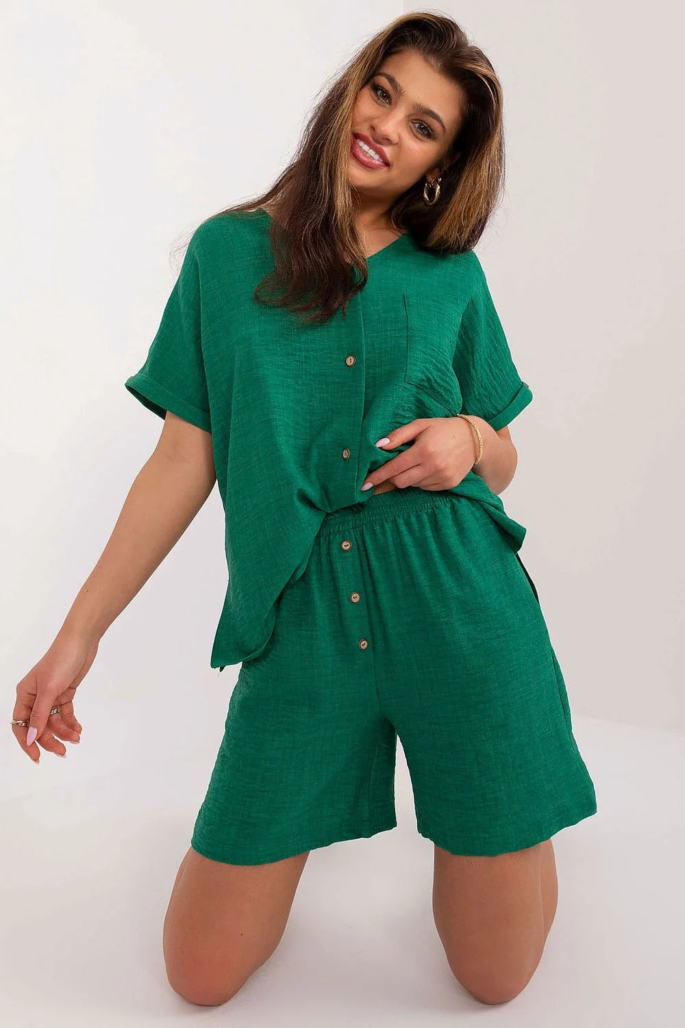 Ensemble Lakerta pour femme élégant et décontracté chemise manches courtes col V short genoux jambes larges taille haute vert émeraude été