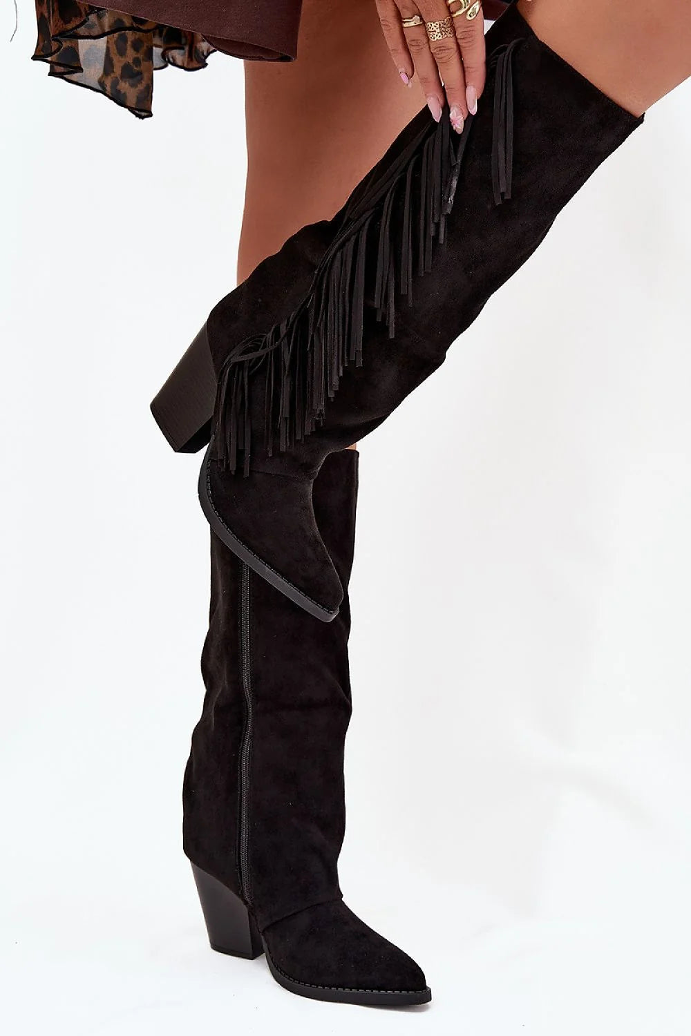 bottes cowgirl femme mi genou suédine noire franges latérales bout pointu talon bloc confortable fermeture glissière bohème country chic