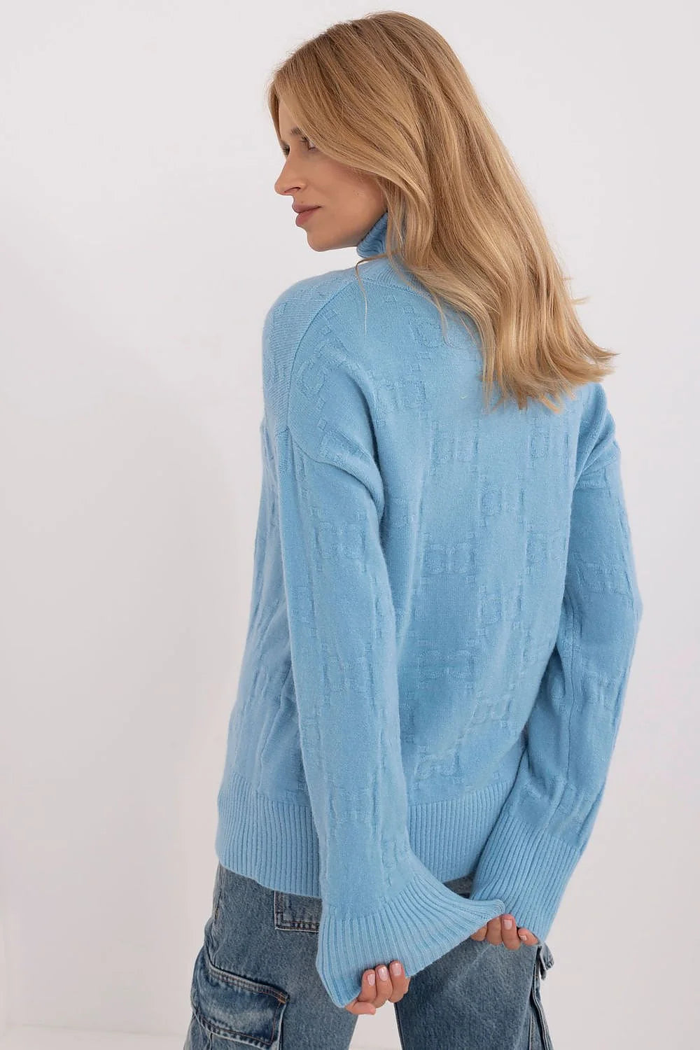 Pull femme col roulé bleu clair ample texture géométrique manches longues finitions côtelées casual chic