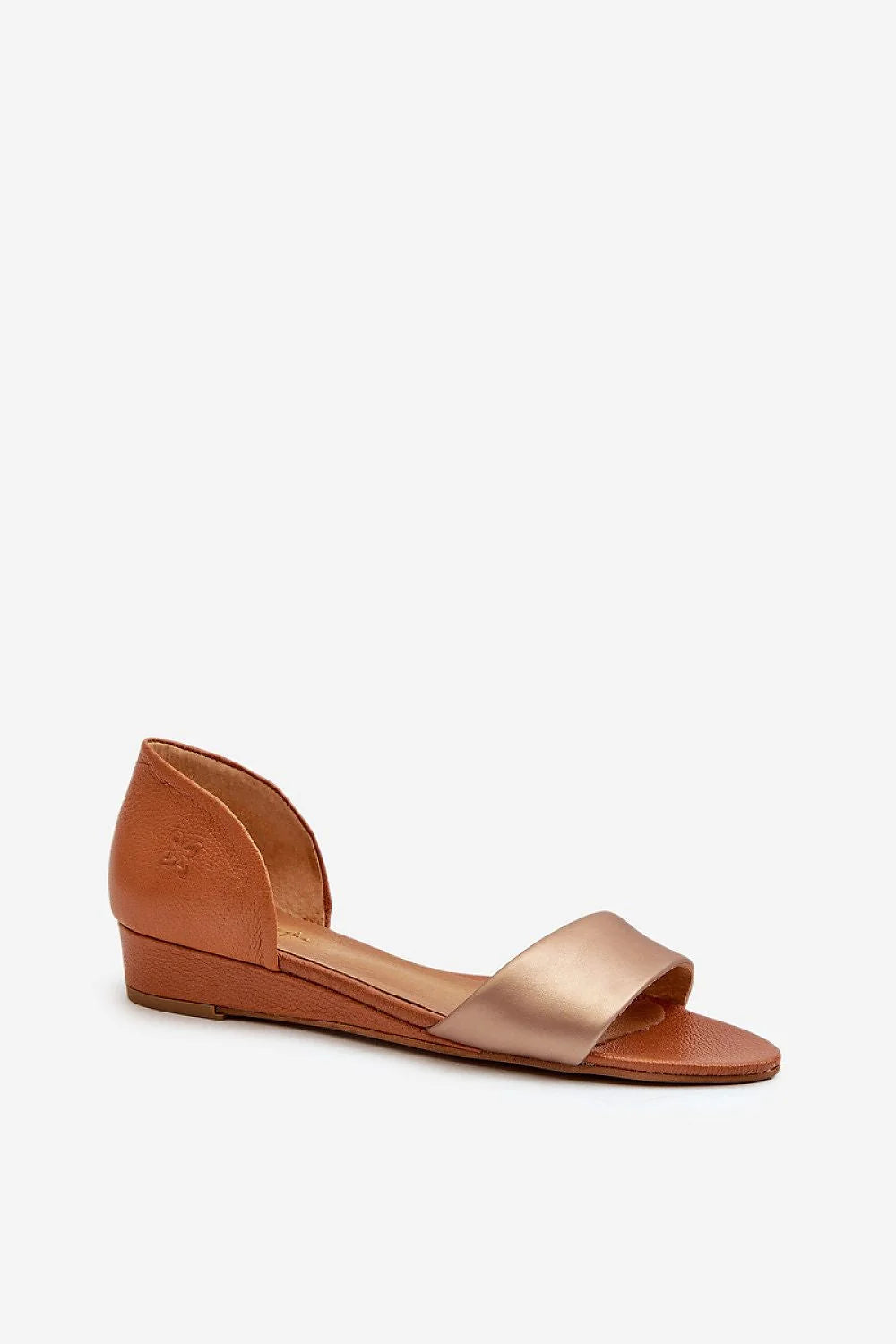 Sandales femmes cuir élégance confort design minimaliste talon compensé haute qualité matière naturelle couleurs intemporelles tailles disponibles style moderne look sophistiqué