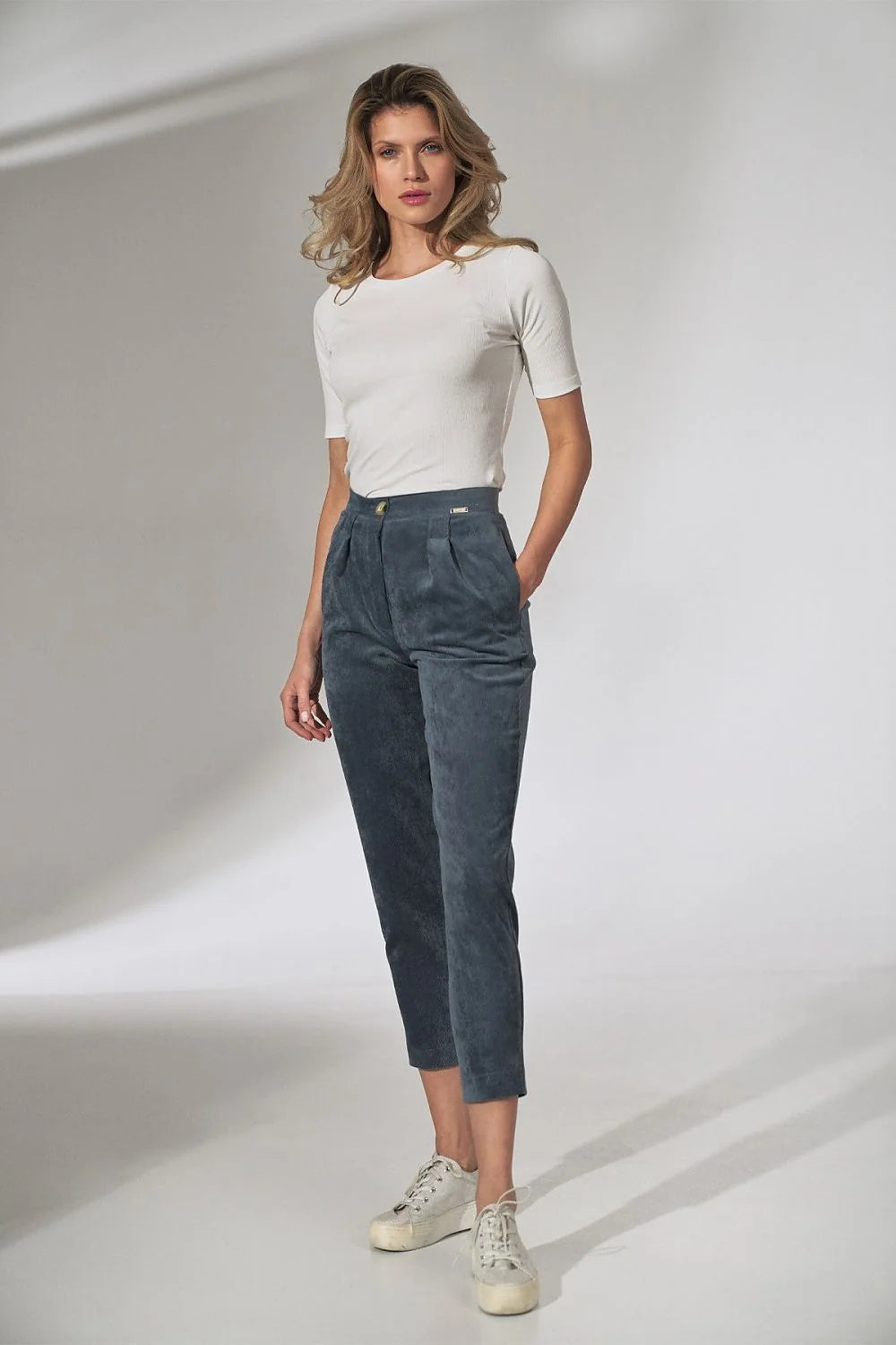 Pantalon femme velours côtelé taille haute élégant moderne magenta confort style chic décontracté