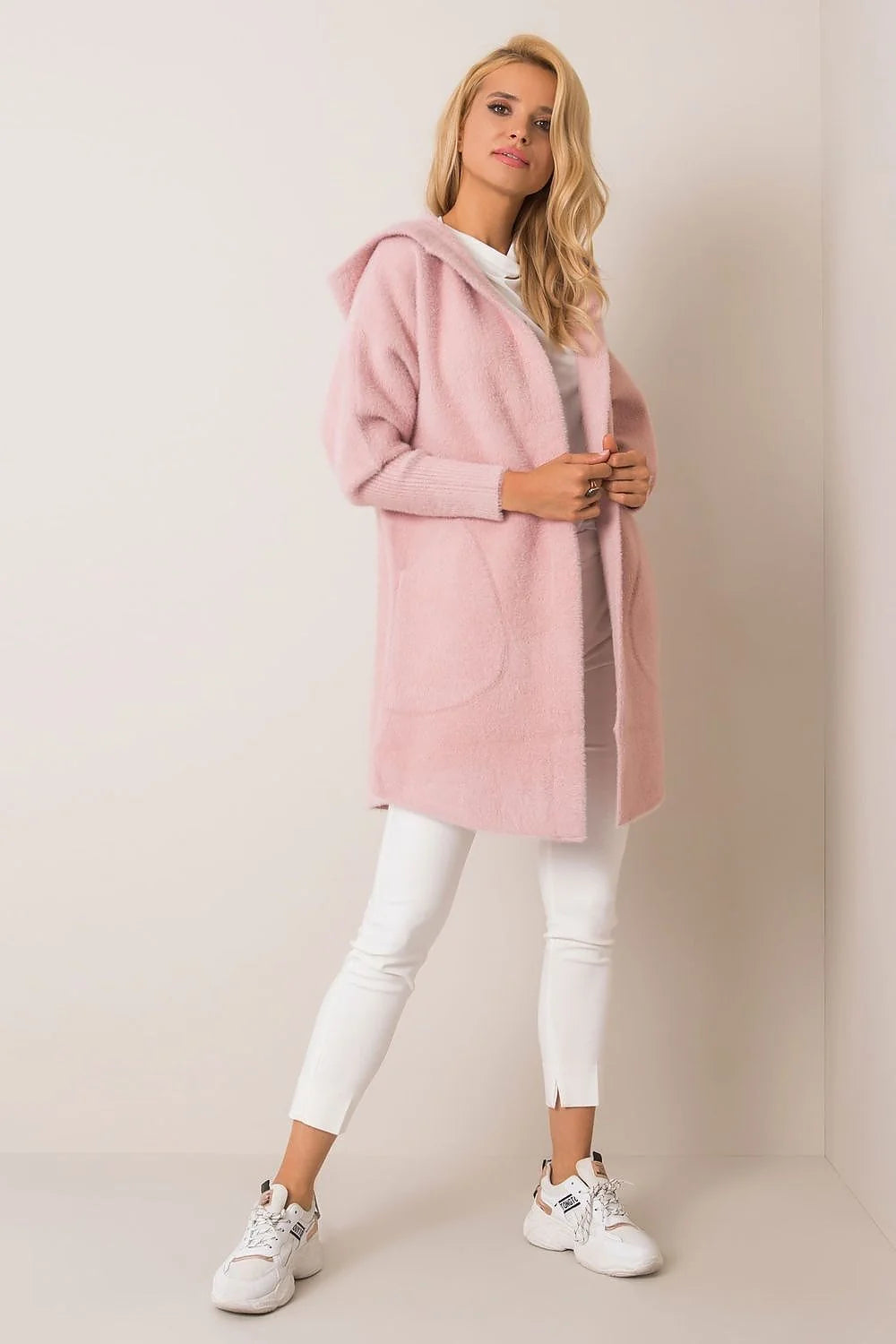Manteau femme design moderne coupe droite couleur rose pastel matières douces automne hiver élégance confort