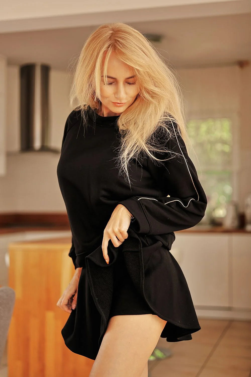 Ensemble femme pull longues manches jupe évasée courte coton élasthanne noir doré taille ajustable