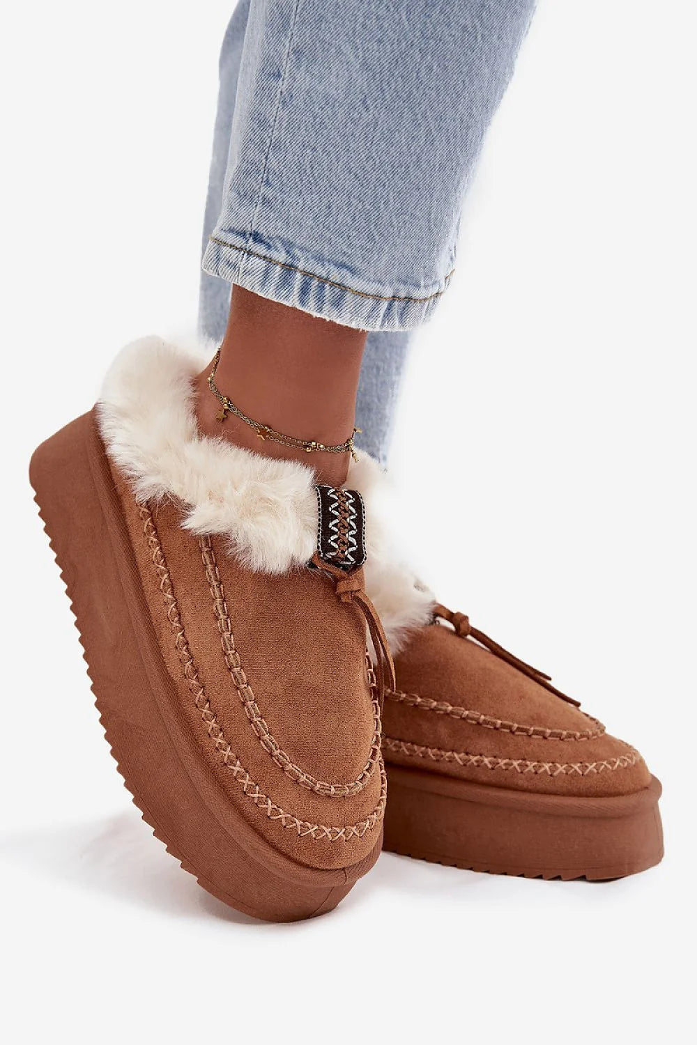 bottes neige femmes suédine écologique cognac fourrure crème doublure revers plateforme massive semelle crantée surpiqûres décoratives chaudes confortables