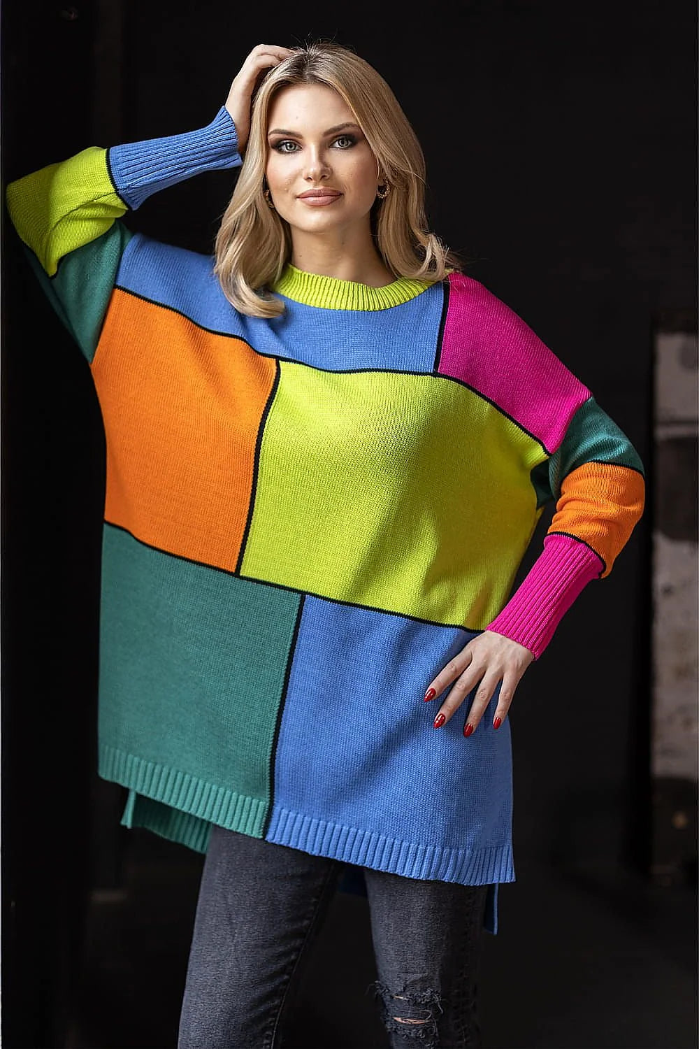 Pull-over audacieux pour femme avec motif géométrique coloré, coupe ample, manches longues, finitions côtelées, en maille acrylique et coton, parfaits pour les looks modernes et expressifs
