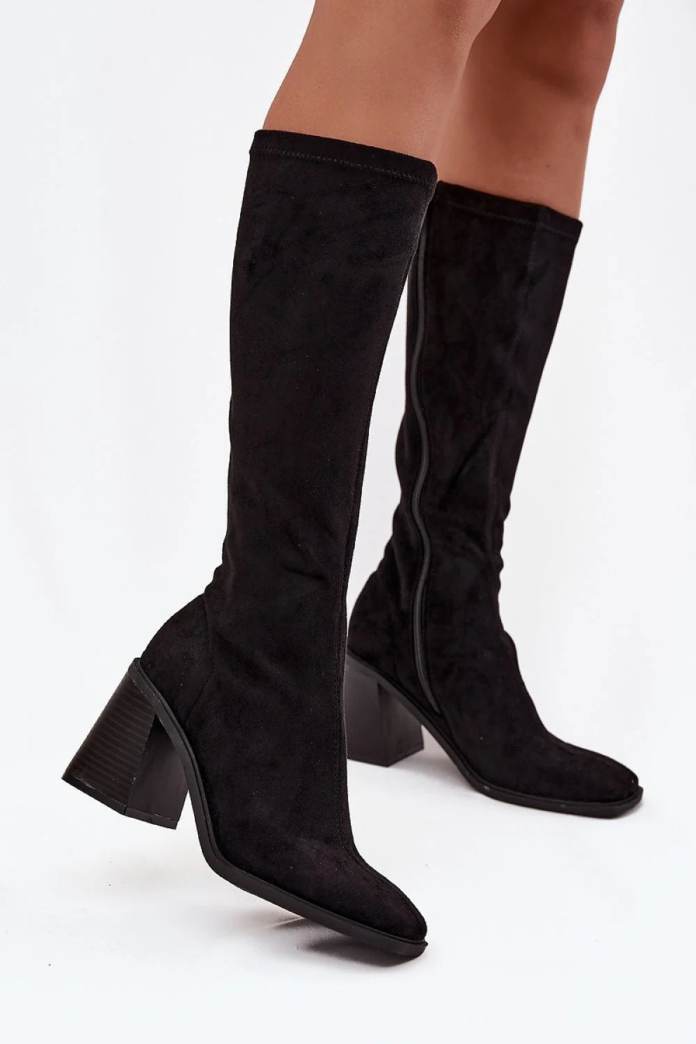 bottes femme suédine noire montantes tige haute genou zippées talon bloc massif colonne stable bout effilé