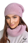 Bonnet et snood hiver femme élégant style beanie rose pâle matière douce chaud long-traîne