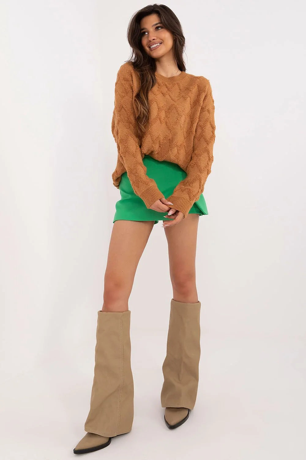 Pull et jupe pour femme style casual texture géométrique couleur brun caramel vert vif manches longues encolure ronde