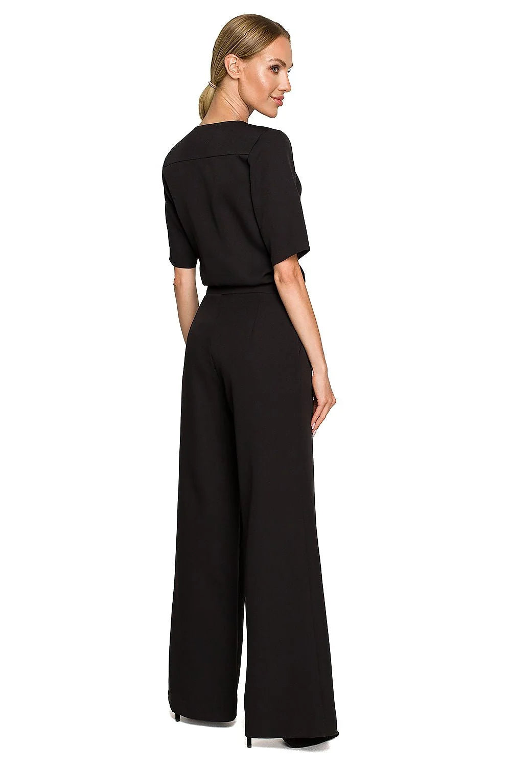 Combinaison moderne vert vif crêpe fluide manches courtes décolleté V lanière décorative pantalon palazzo plis poches latérales style