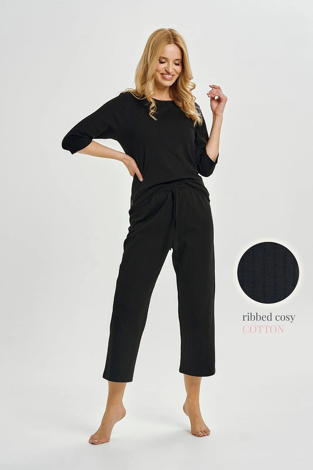 pyjama femme élégant confortable coton côtelé noir haut manches troisquarts décolleté V garniture décorative coupe ample pantalon pantacourt taille élastique