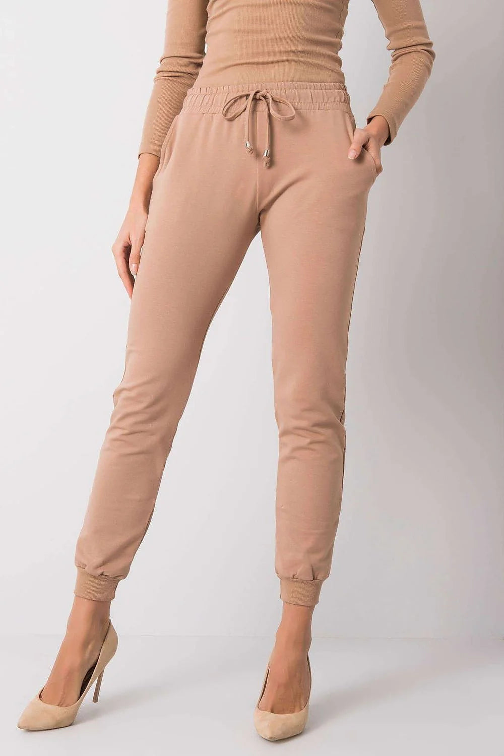 pantalon jogger femme slim beige camel molleton doux respirant taille mihaute elastique cordon coulissant poignets bordscotes poches metalliques