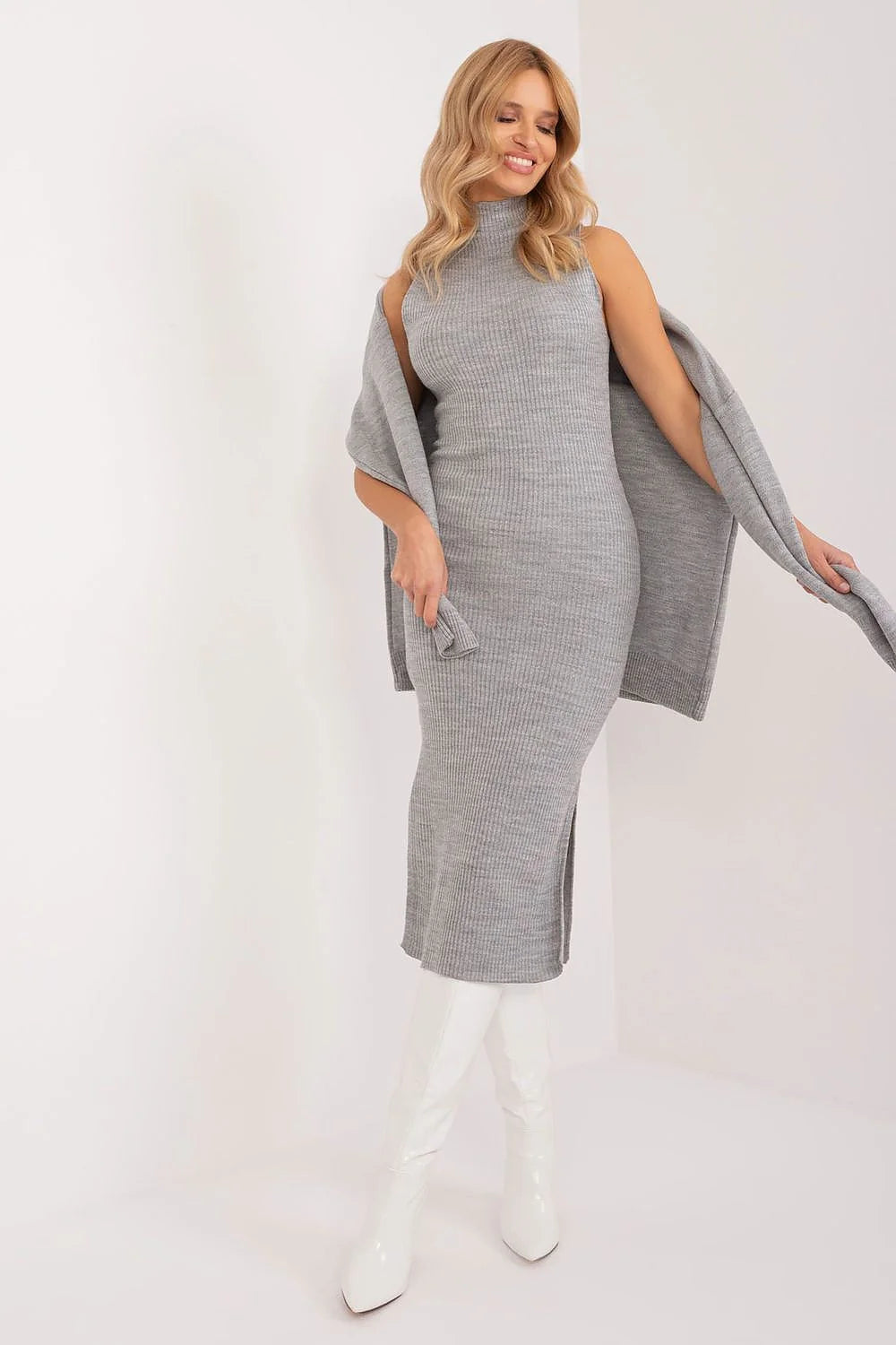 ensemble Badu robe maille côtelée col montant châle assorti sans manches midi gris chiné ajustée fente latérale extensible chic sophistiqué