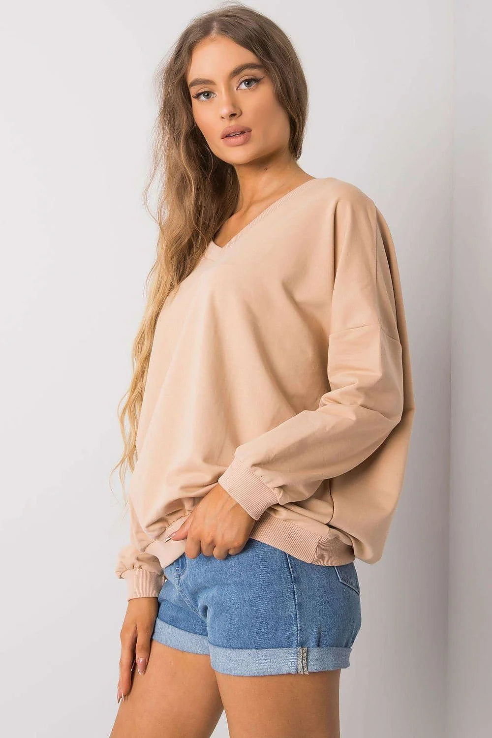 sweatshirt fancy femme coton lycra polyester manches longues oversize épaules tombantes col V côtelé poignets ourlet beige nude minimaliste décontracté