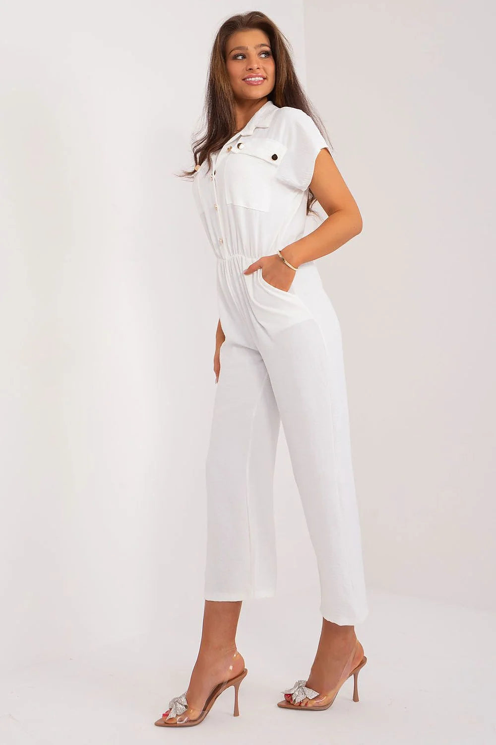 combinaison femme élégante confortable polyester blanc boutons marron taille élastique coupe ample jambe raccourcie poches poitrine col chemise