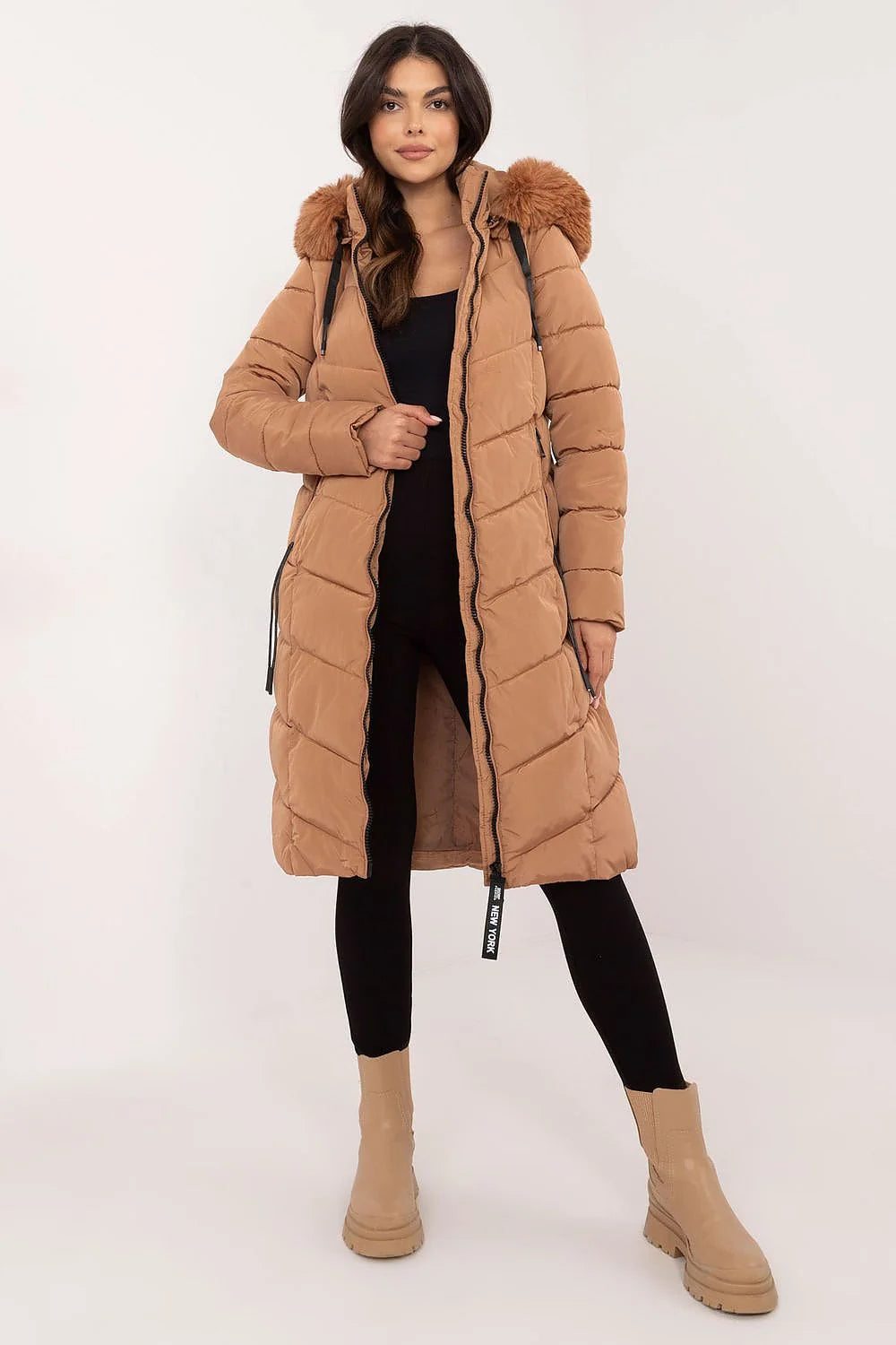 Manteau long pour femmes en polyester matelassé style urbain couleur camel capuche fourrure New York