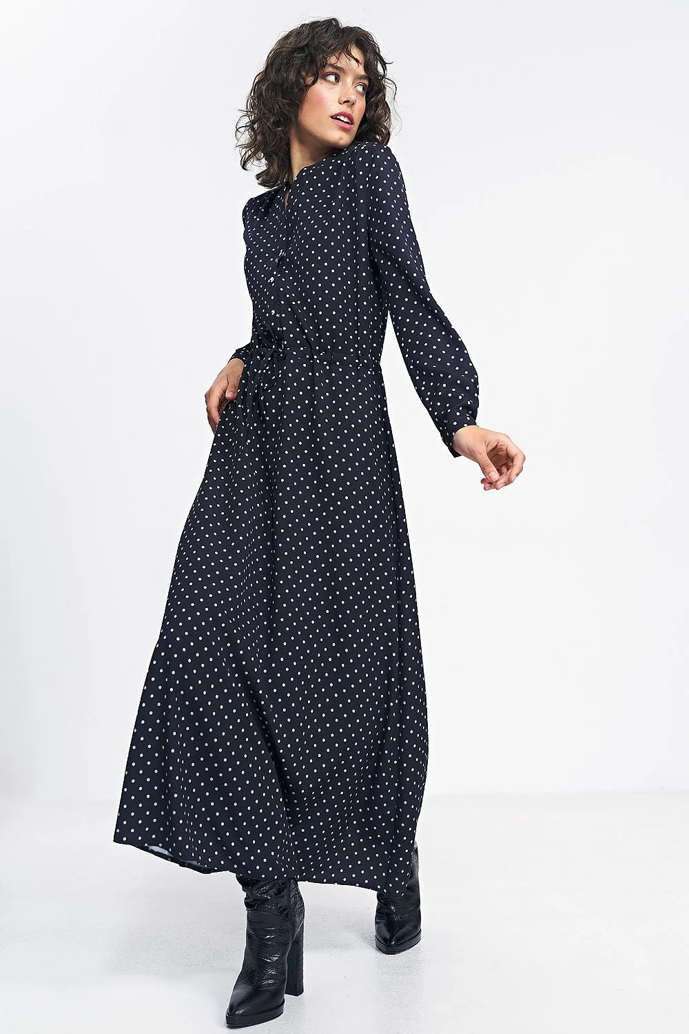 Robe longue élégante style classique pois blanc sur noir manches longues coupe fluide taille ajustable femme