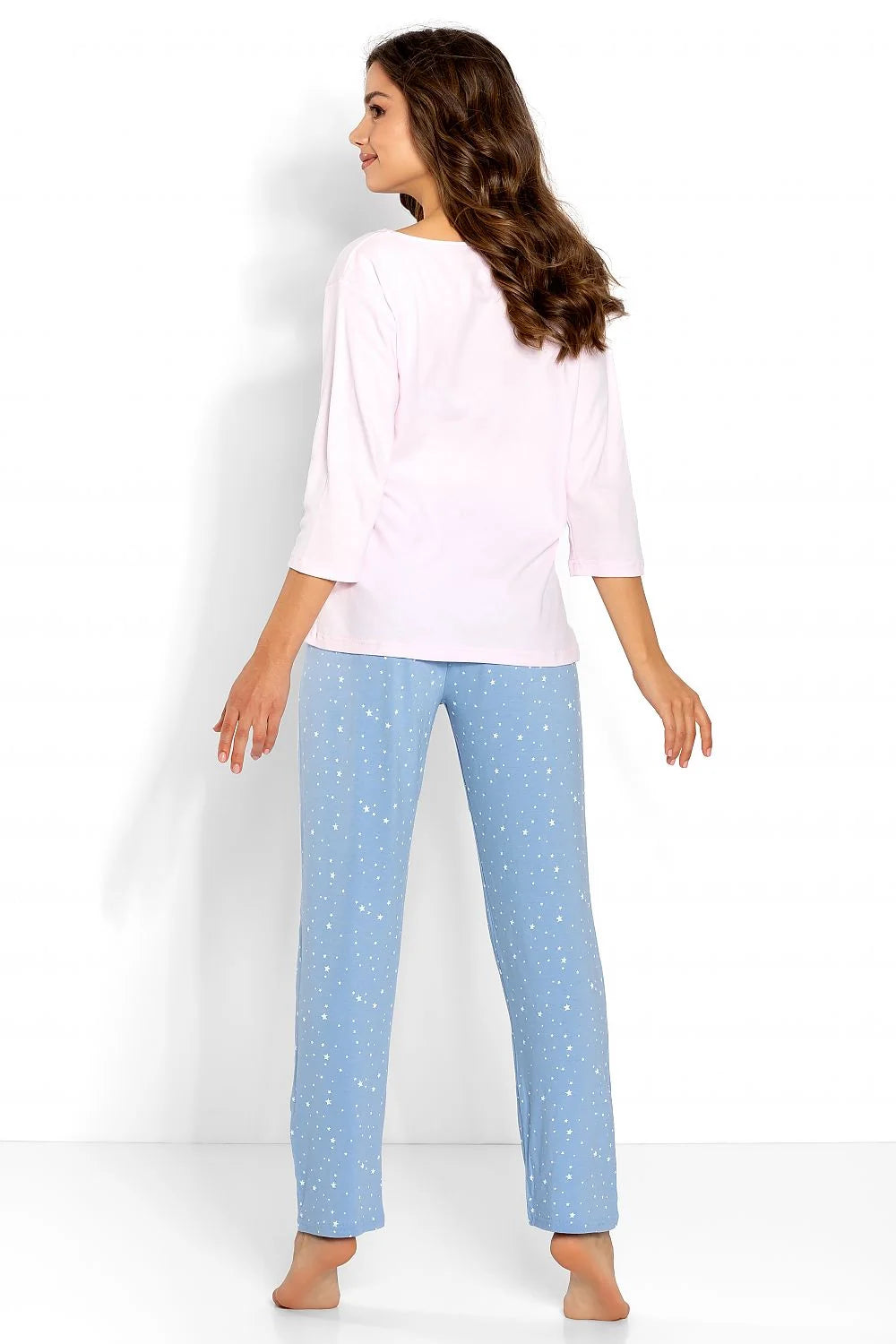 Pyjama pour femmes en coton rose pâle et bleu clair avec motifs d'étoiles, coupe ample, manches longues et poche
