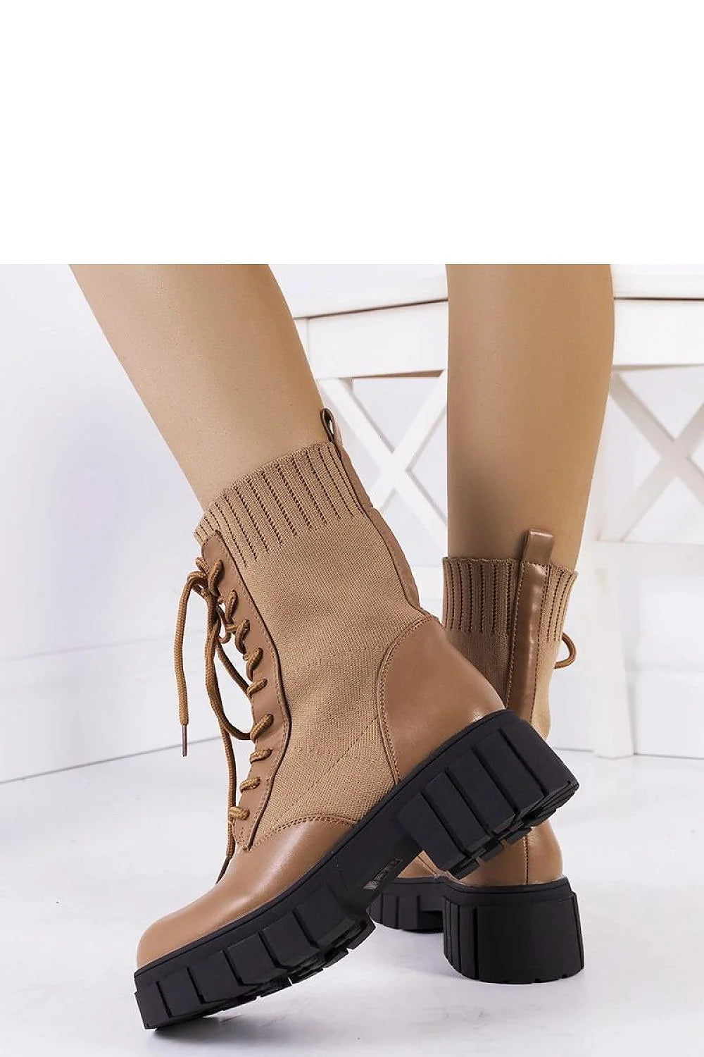 bottines femme mi mollet cuir synthétique lisse camel tige côtelée extensible lacets ajustables semelle crantée noire antidérapante talon large confortable