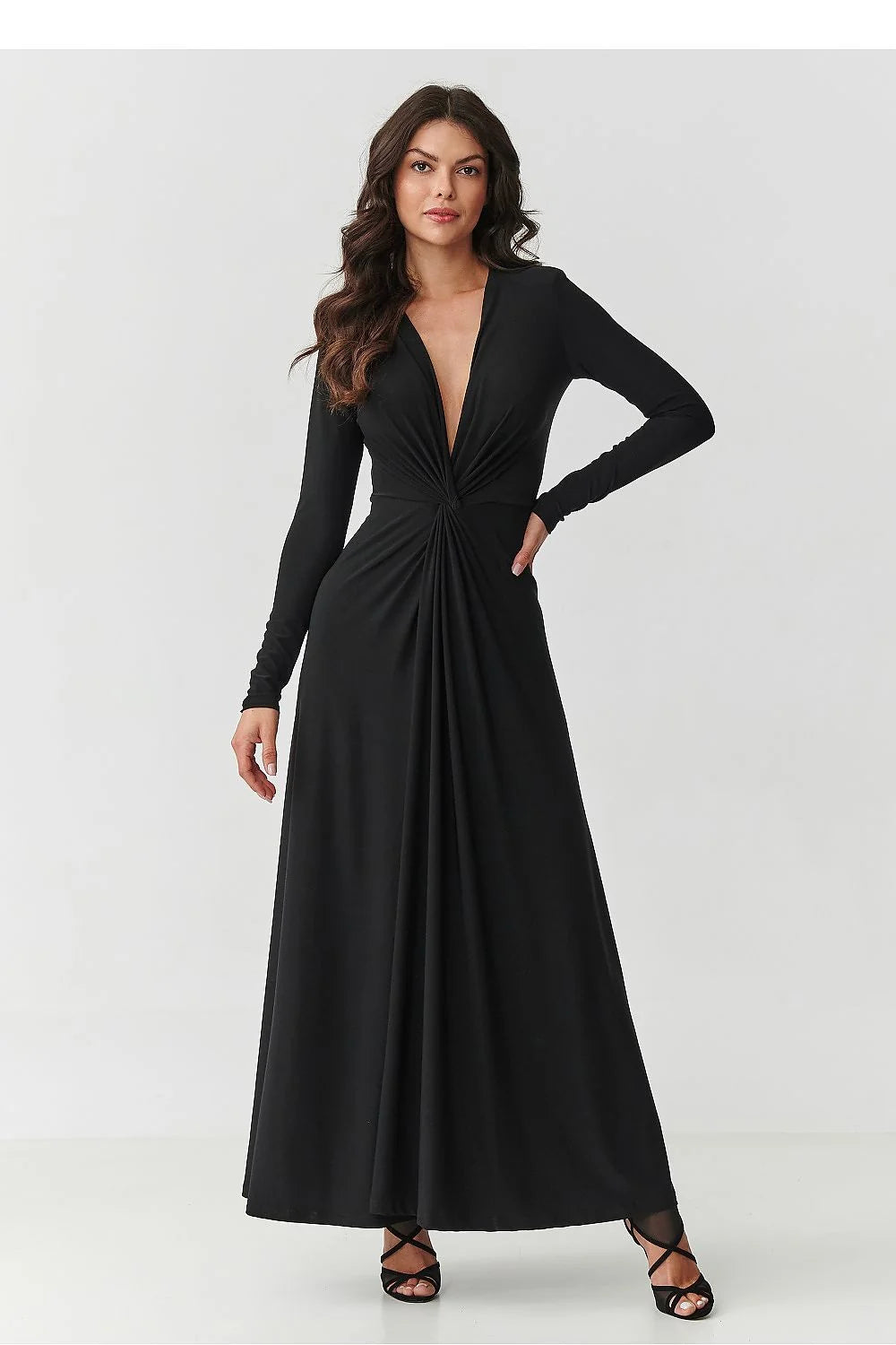 robe longue noire manches longues décolleté cœur profond drapé taille plis subtils jupe évasée fente fluide stretch élégante
