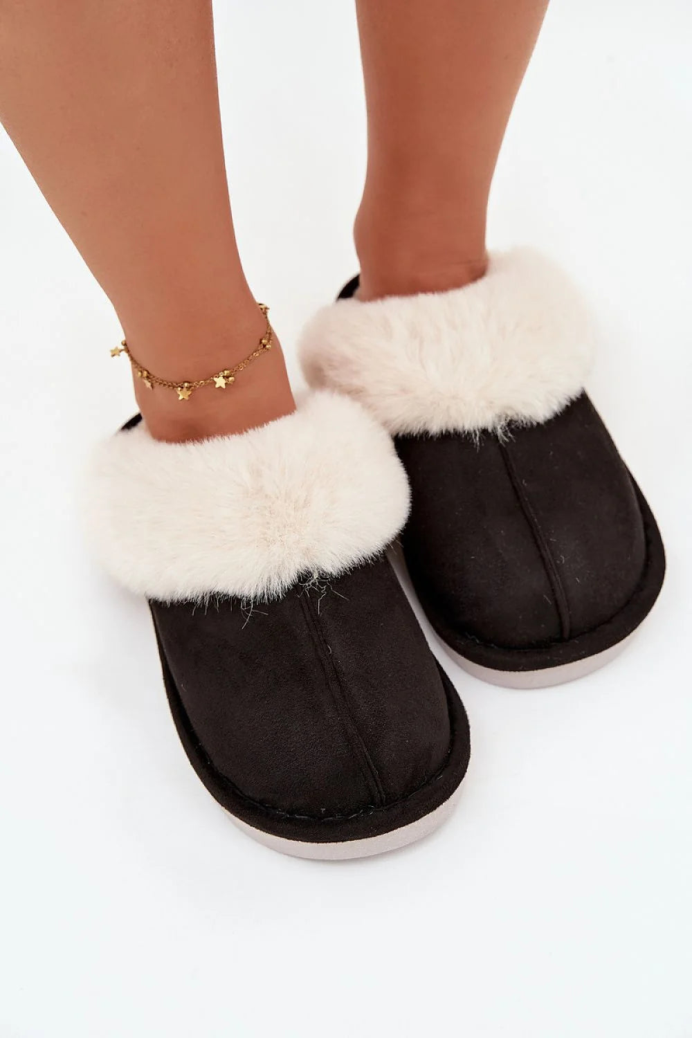 chaussons mules femme suédine noire bout fermé col revers fourrure crème intérieur pelucheux semelle souple antidérapante