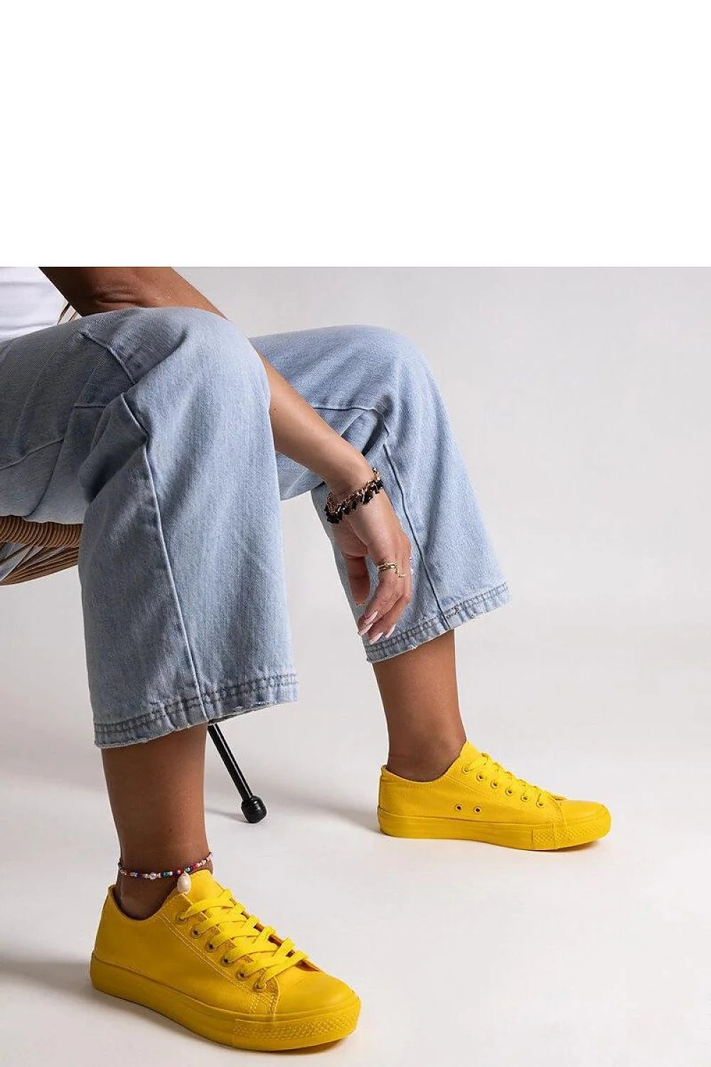 Baskets modernes pour femmes couleur jaune vif style casual coupe basse confortable en toile semelle caoutchouc anti-dérapant lacets métalliques durabilité renforcée