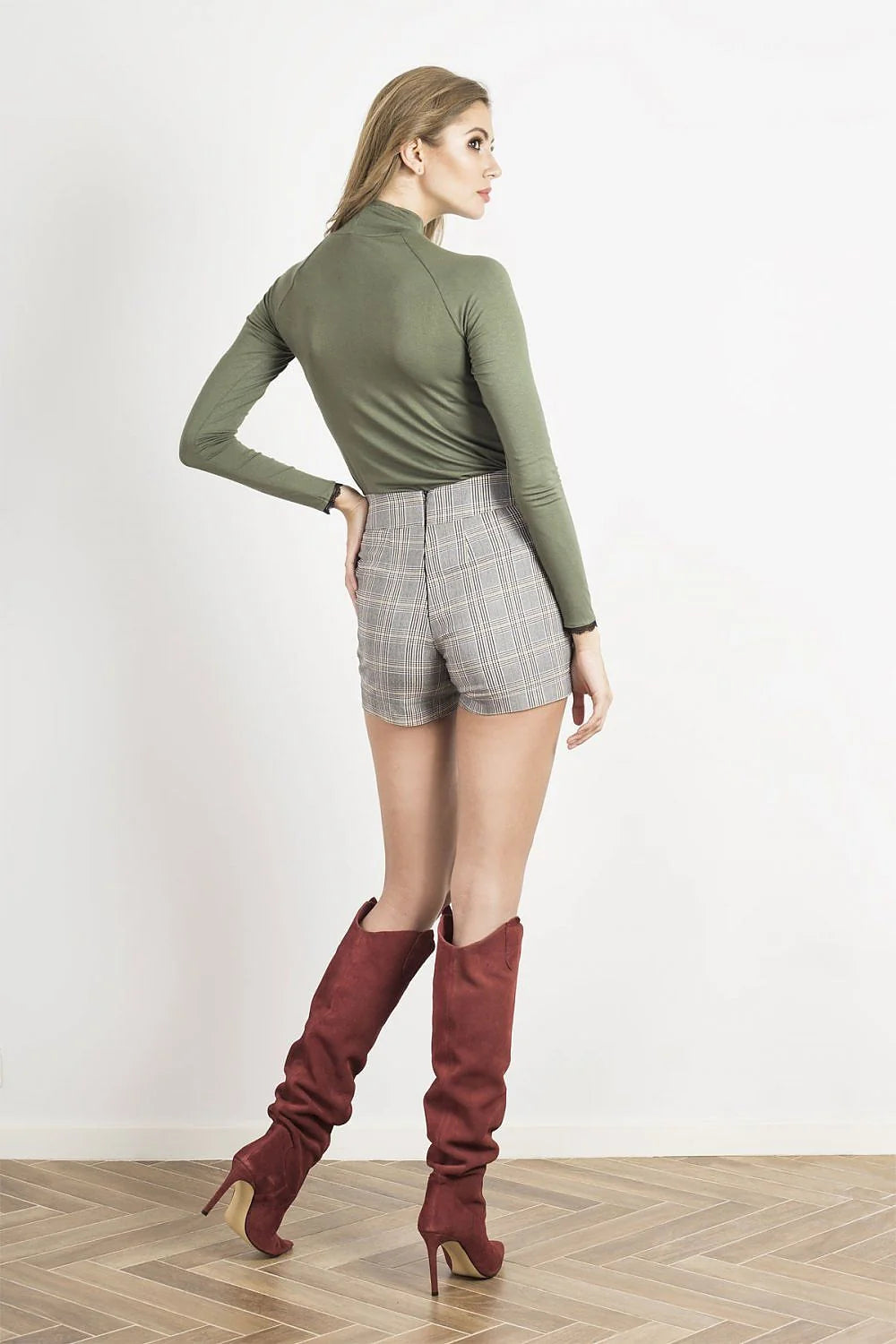 Ensemble chemisier jupe tissu tissé moderne élégant couleurs riches silhouette parfaite occasions spéciales femme