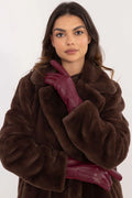 Manteau fourrure synthétique élégant long col large gants cuir écologique rouge bordeaux femmes style intemporel coupe ample matelassé occasion hiver