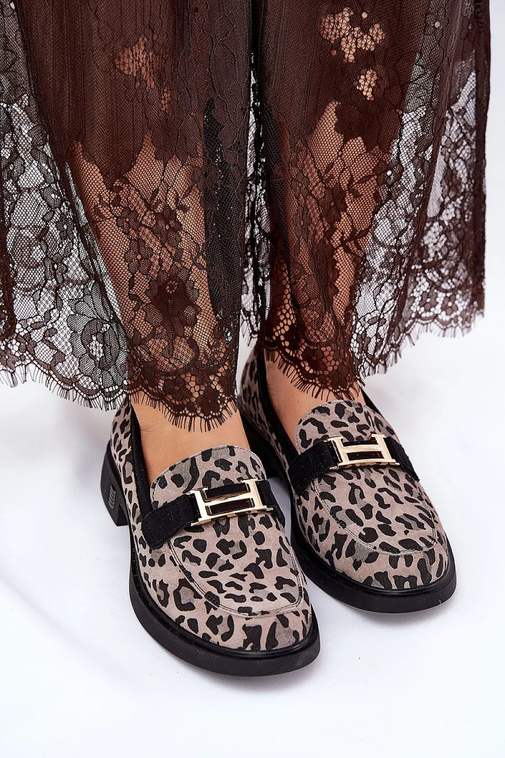 Mocassins pour femme Vinceza en faux daim motif léopard talon plat embout arrondi style audacieux