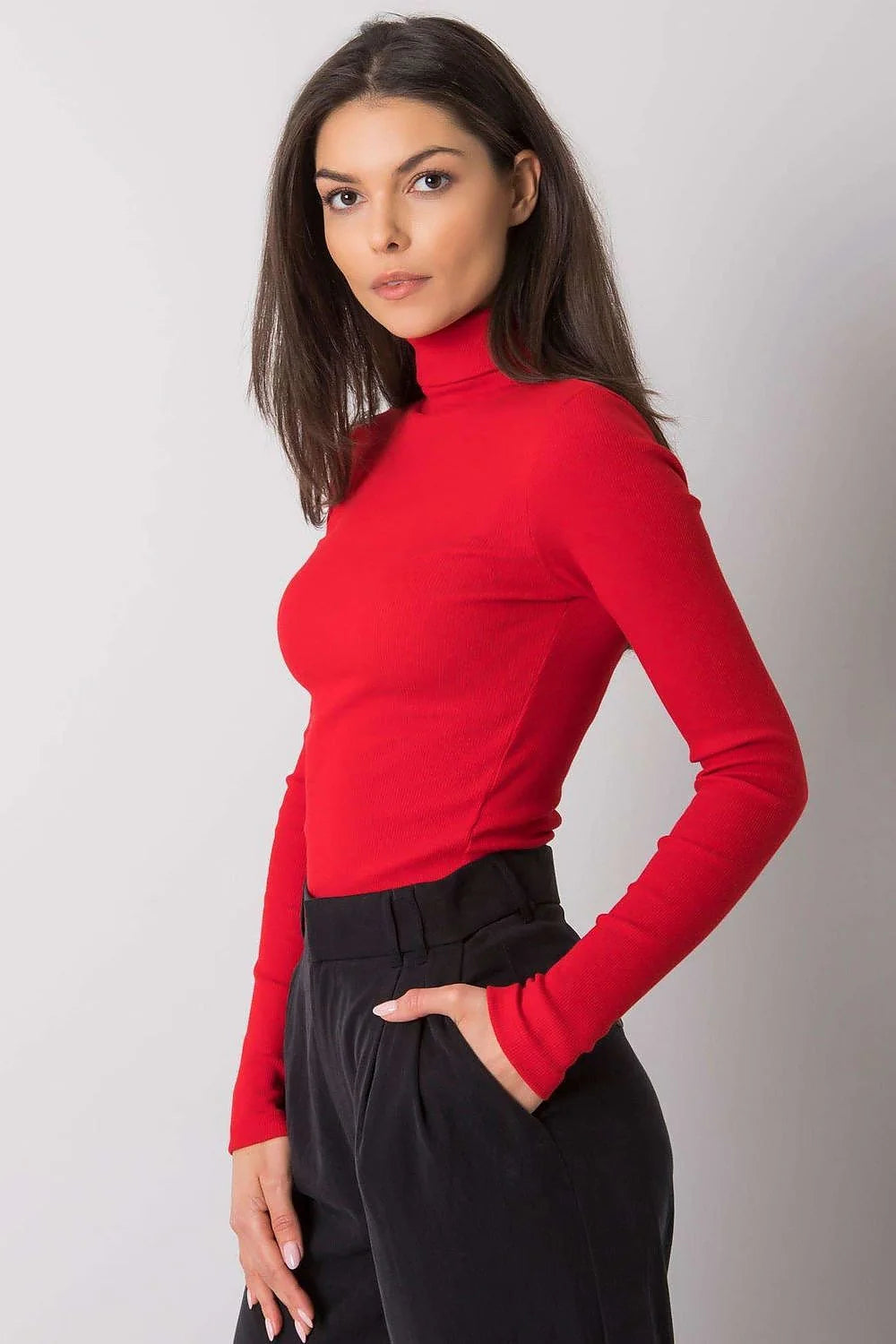Haut à col roulé élégant pour femme en maille fine, couleur rouge audacieuse, coupe ajustée, manches longues, fabrication de qualité, idéal pour tenues sophistiquées