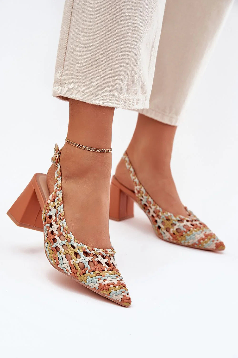 sandales talons bloc carré sept centimètres tressé multicolore bout pointu bride réglable boucle simili cuir semelle confortable durable bohème chic