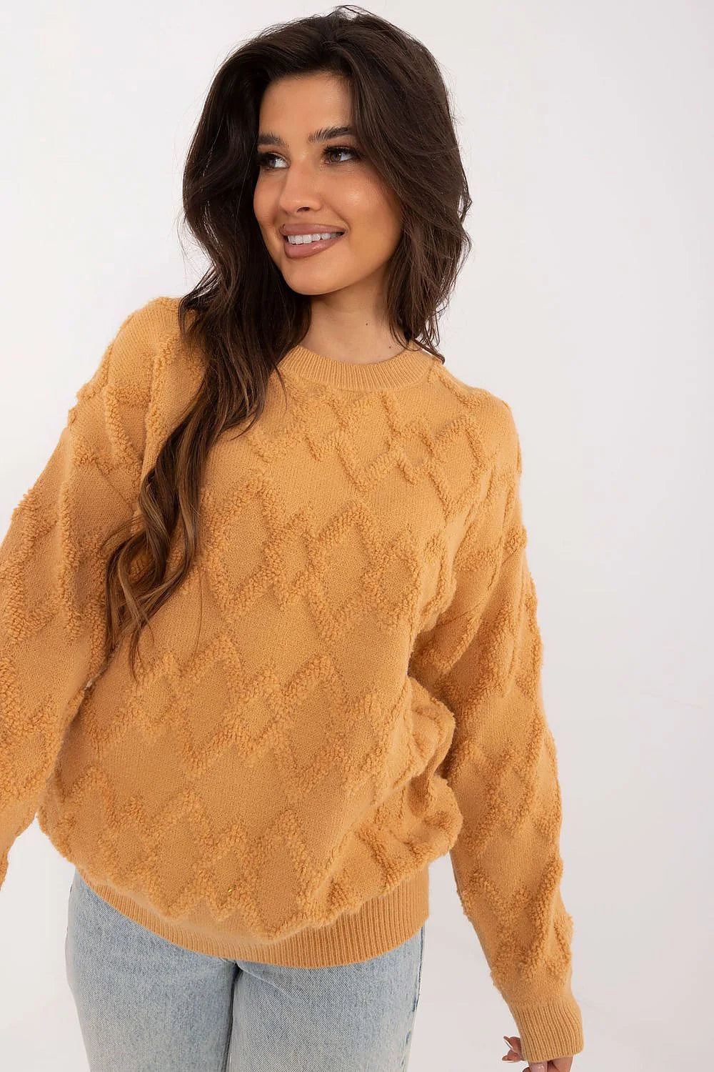 pull femme oversize maille texturée col rond manches longues moutarde losanges bouclé côtelées poignets ourlet coupe confortable douce pelucheuse hivernale