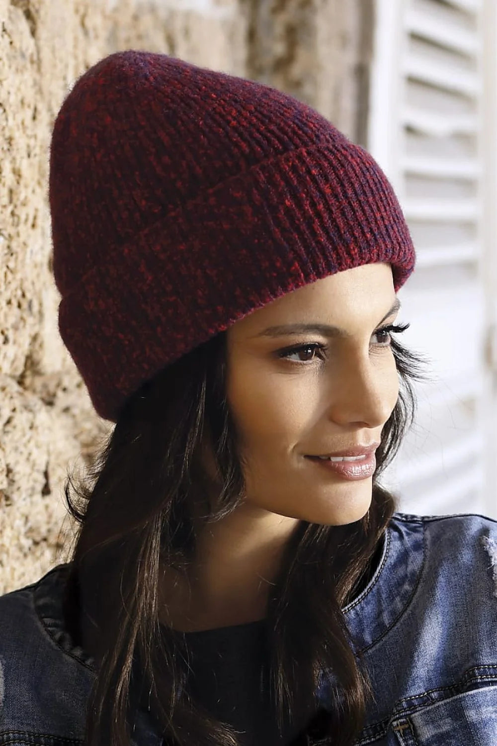 Bonnet femme côtelé couleur bordeaux nuances rouge style classique casual automne hiver doublé matières qualitatives chaleur confort