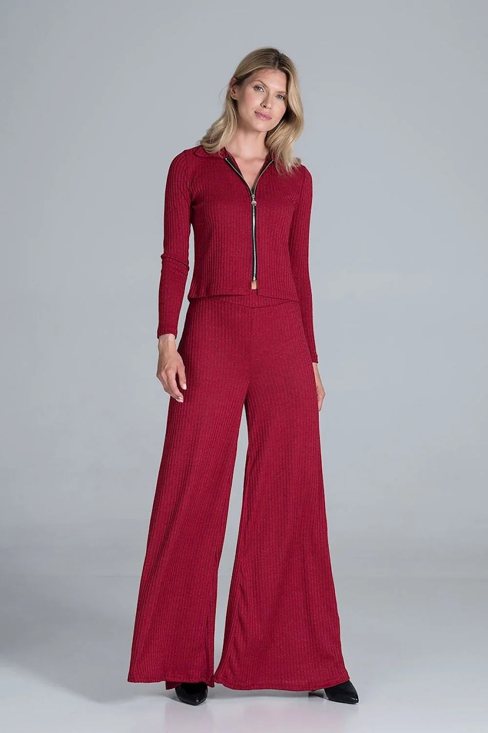 Ensemble femme maille côtelée bordeaux élégant et confortable avec pantalon large manches longues mode sophistiquée