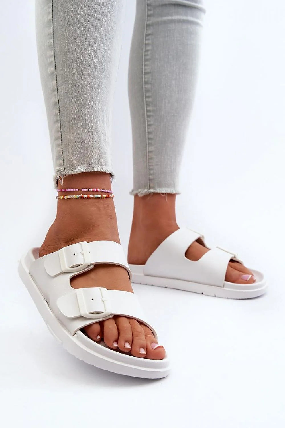 sandales femme minimaliste moderne doubles brides réglables boucles assorties blanc mat semelle plateforme épaisse profilée crantée antidérapante similicuir synthétique moulée