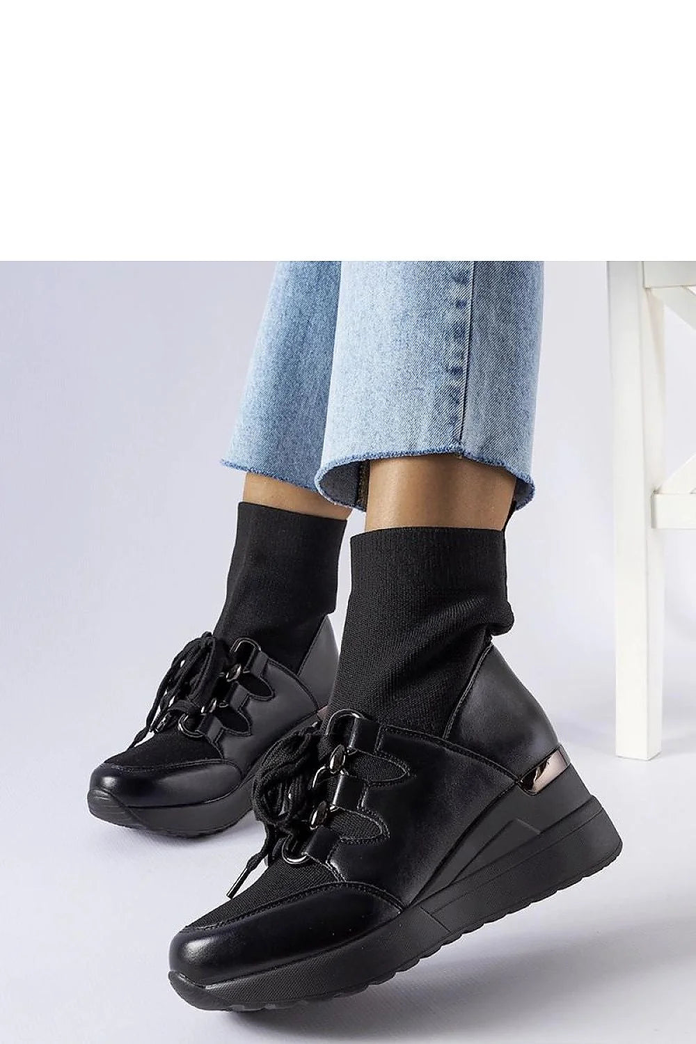 baskets compensées femmes noires cuir maille extensible montantes lacets métalliques œillets semelle crantée amortissante confortable sportive chic