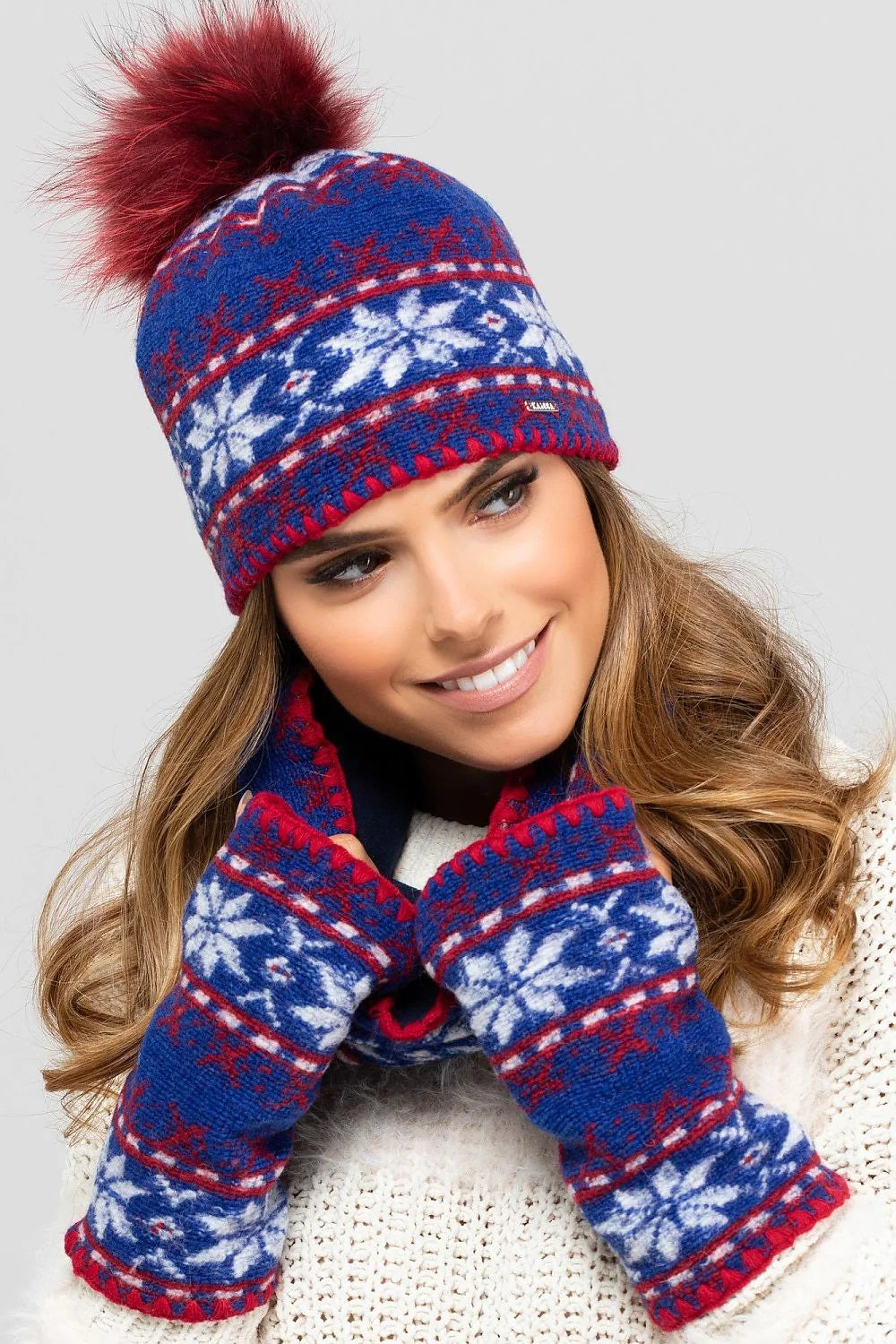 Bonnet et moufles coordonnés style nordique motif flocons neige bleu blanc rouge laine acrylique femme