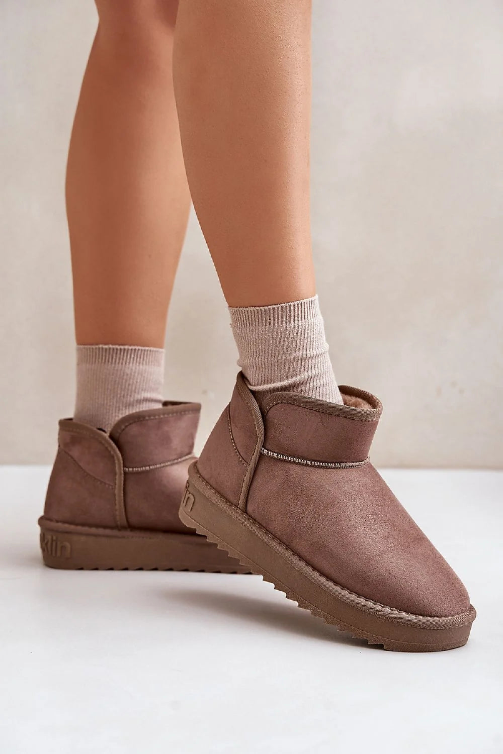 Bottes de neige Step in style en daim marron taupe pour femme, style moderne, confortable, semelle caoutchouc robuste, bottines hiver élégantes