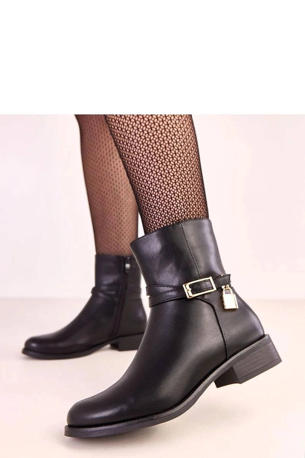 bottines Solea cuir écologique finition éclatante boucle décorative cadenas latéral bout pointu talon bas 3cm tige 15cm doublure douce