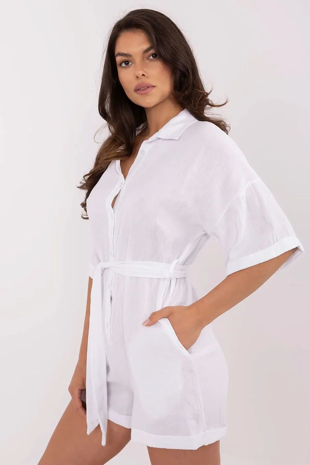 Combinaison Femme Élégante et Décontractée en Mousseline de Coton Blanche Manches Mi-Longues Ceinture en Tissu Poches Latérales Occasions Estivales Italie Moda