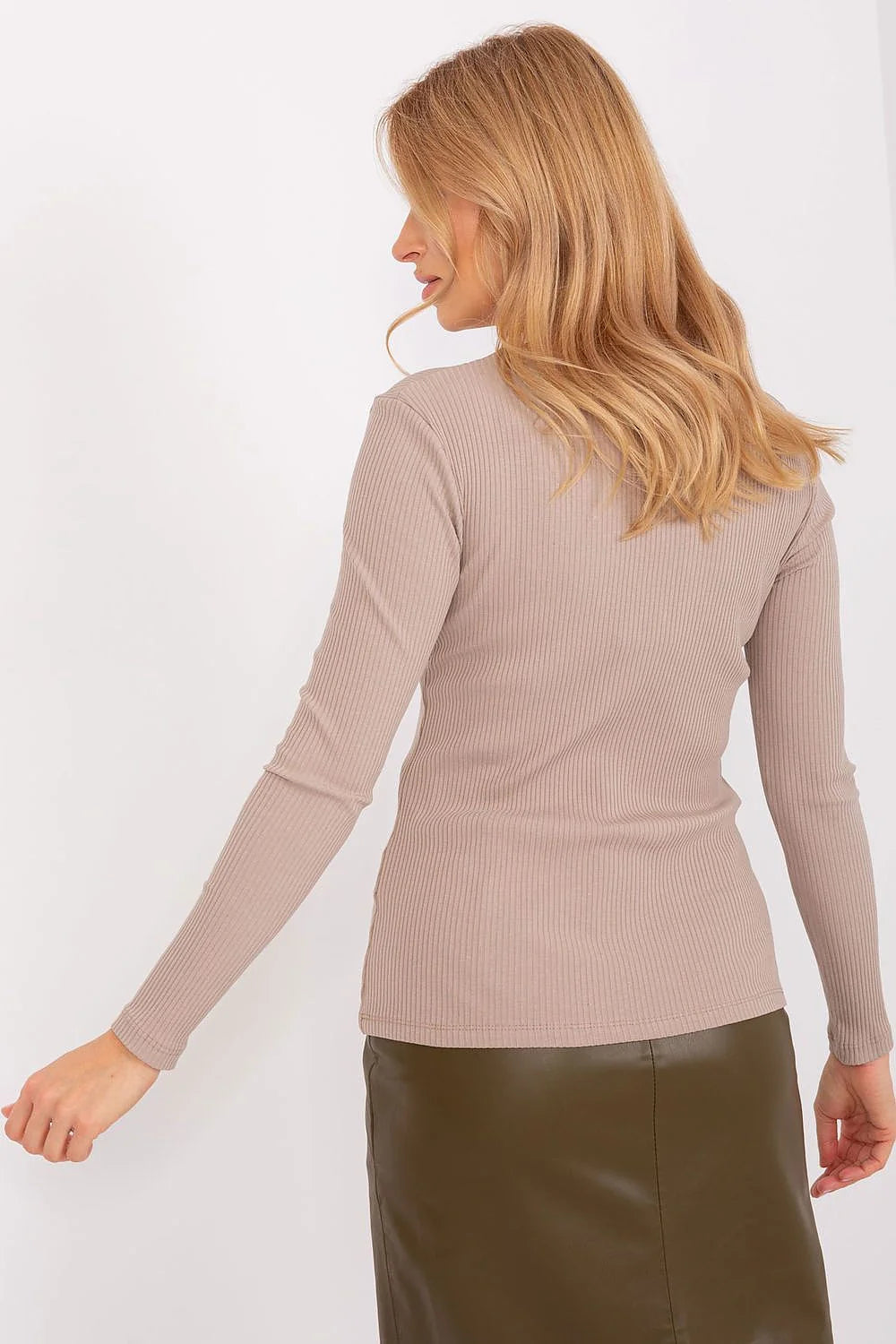 chemisier femme ajusté côtelé tricot coton taupe manches longues encolure V fendue extensible sculptant confortable élégant minimaliste polyvalent sophistiqué intemporel