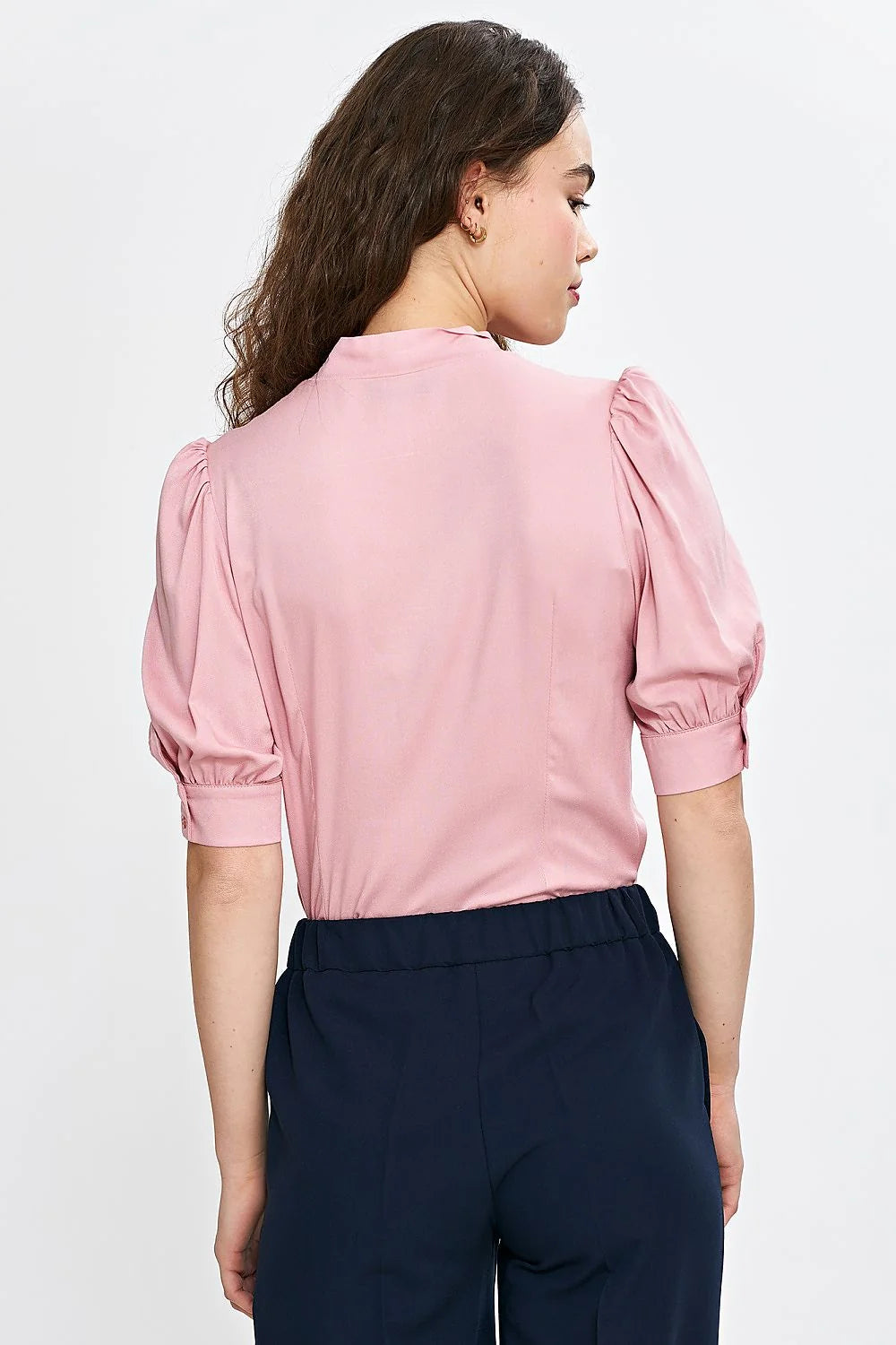 Chemisier élégant pour femme en viscose couleur rose manches courtes détails nœud et fronces tailles 36-38-40