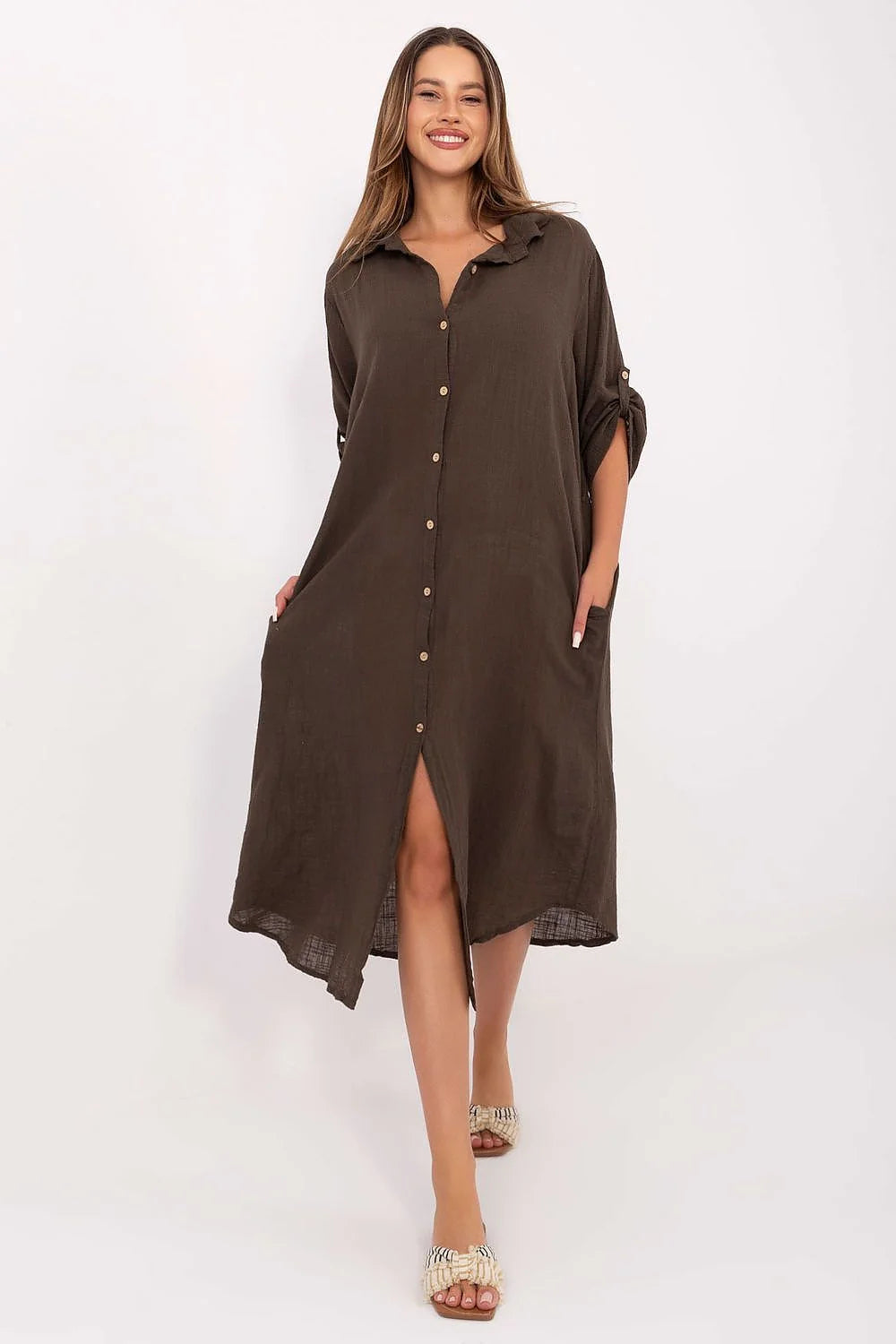 Robe chemise femme style décontracté élégant coupe ample col classique manches longues retroussables poches latérales couleur brun terreux
